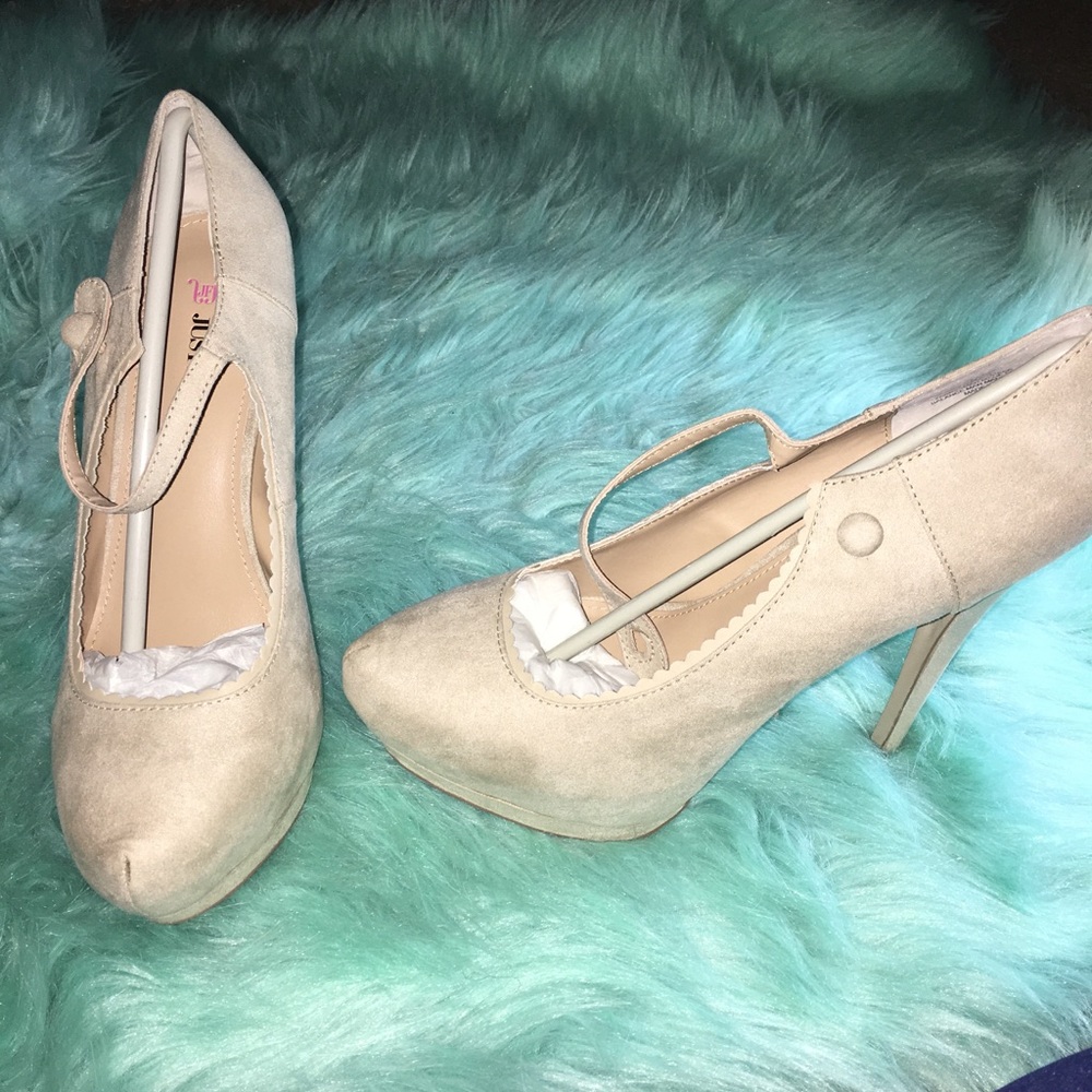 “Violett” heels